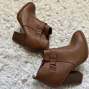 Heeled booties